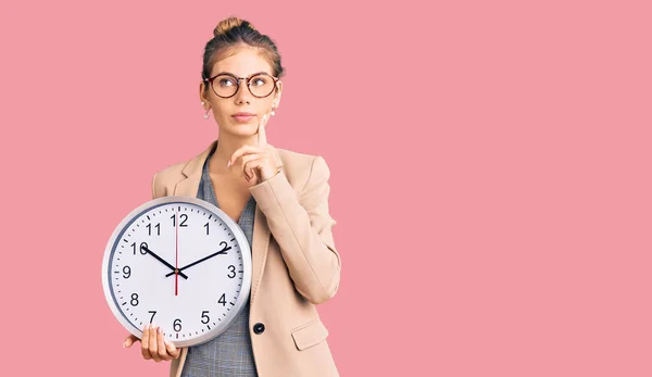 Bella Donna Caucasica Con Capelli Biondi Che Indossa Giacca Lavoro — Foto Stock