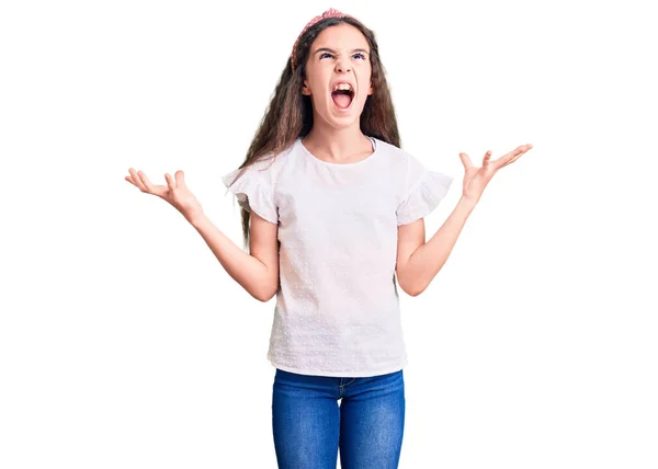 Aranyos Spanyol Kislány Alkalmi Fehér Pólóban Őrült Őrült Kiabálás Kiabálás — Stock Fotó
