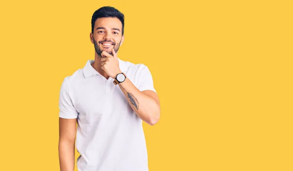 Young Handsome Hispanic Man Wearing Casual Clothes Looking Confident Camera — Stock Photo, Image