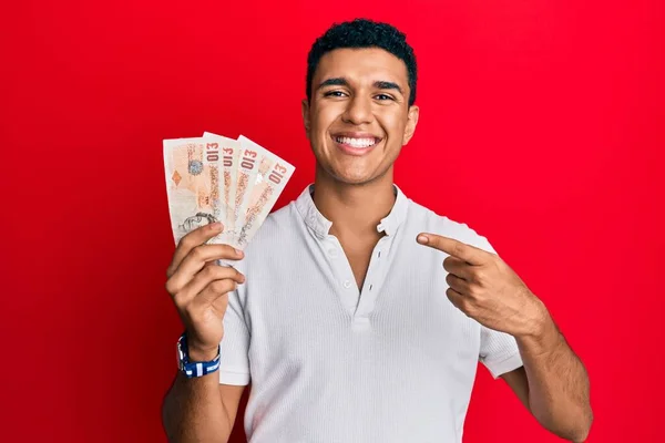 Young Arab Man Holding United Kingdom Pounds Banknotes Smiling Happy —  Fotos de Stock