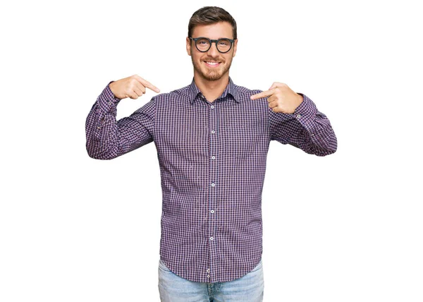 Handsome Caucasian Man Wearing Casual Clothes Glasses Looking Confident Smile — Stock Photo, Image