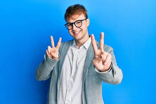 Young Caucasian Man Wearing Elegant Clothes Glasses Smiling Looking Camera — Stock Photo, Image