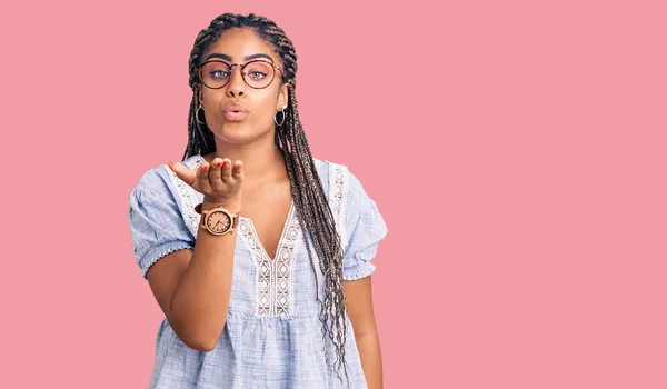 Young African American Woman Braids Wearing Casual Summer Clothes Glasses —  Fotos de Stock