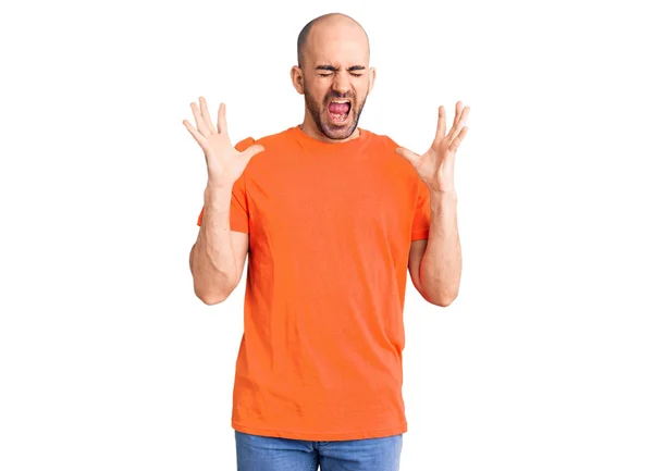 Ein Junger Gutaussehender Mann Mit Legerem Shirt Feiert Mit Erhobenen — Stockfoto