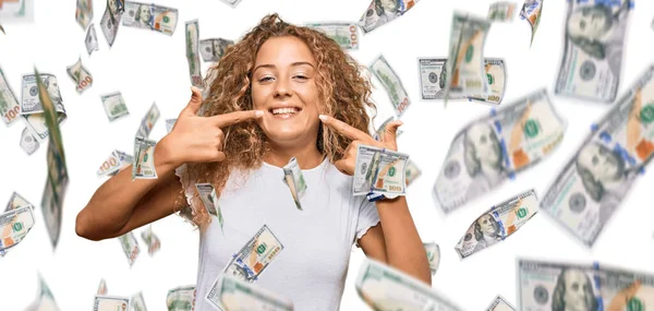 Menina Adolescente Branca Bonita Vestindo Camisa Branca Casual Sorrindo Alegre — Fotografia de Stock