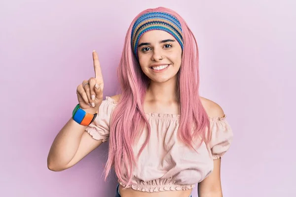 Young Hispanic Girl Pink Hair Smiling Idea Question Pointing Finger — ストック写真
