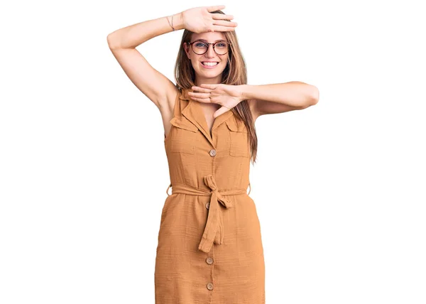 Jovem Mulher Loira Bonita Vestindo Roupas Casuais Óculos Sorrindo Alegre — Fotografia de Stock