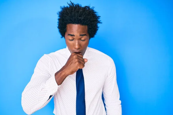 Красивый Африканский Американец Афроволосами Деловой Рубашке Галстуке Чувствует Себя Нездоровым — стоковое фото