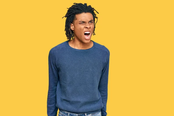 Jovem Afro Americano Vestindo Camisola Casual Inverno Irritado Louco Gritando — Fotografia de Stock