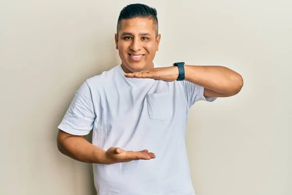 Young Latin Man Wearing Casual White Shirt Gesturing Hands Showing — Stock Photo, Image