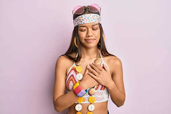 Schöne Hispanische Frau Bohemian Und Hippie Stil Lächelnd Mit Den — Stockfoto
