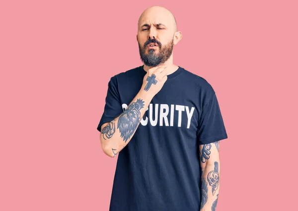 Young Handsome Man Wearing Security Shirt Touching Painful Neck Sore — Stock Photo, Image