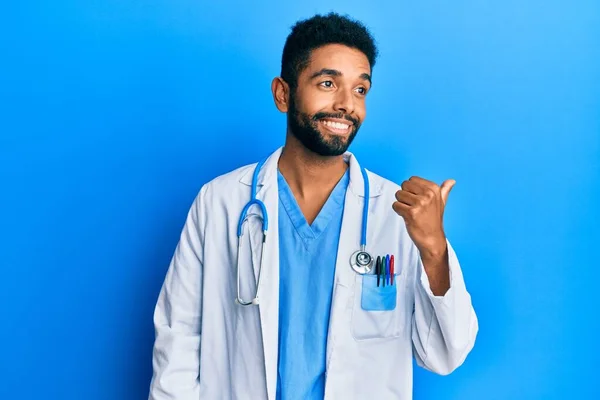 Handsome Hispanic Man Beard Wearing Doctor Uniform Stethoscope Pointing Thumb — Stock Photo, Image