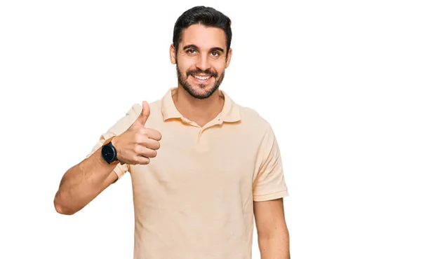 Jovem Hispânico Vestindo Roupas Casuais Sorrindo Feliz Positivo Polegar Para — Fotografia de Stock