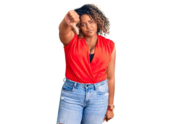 Young African American Size Woman Wearing Casual Style Sleeveless Shirt — Stock Photo, Image