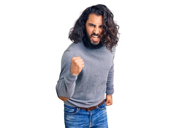 Genç Arap Adam Öfkeyle Bağırırken Öfkeli Öfkeli Bir Şekilde Yumruk — Stok fotoğraf