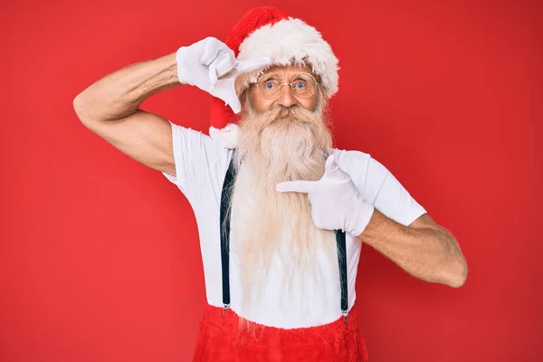 Gammal Senior Man Med Grått Hår Och Långt Skägg Klädd — Stockfoto