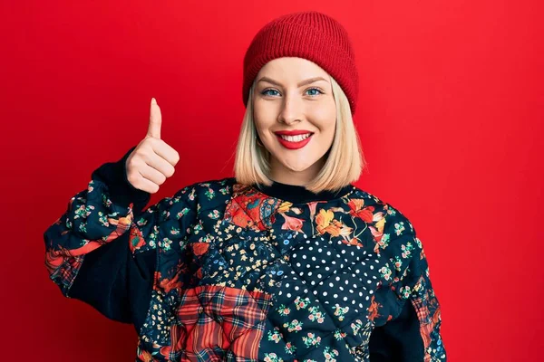 Young Blonde Woman Wearing Wool Winter Cap Smiling Happy Positive — Foto de Stock