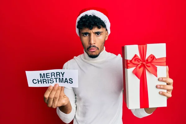 Ung Arabisk Stilig Man Bär Jul Hatt Hålla God Jul — Stockfoto