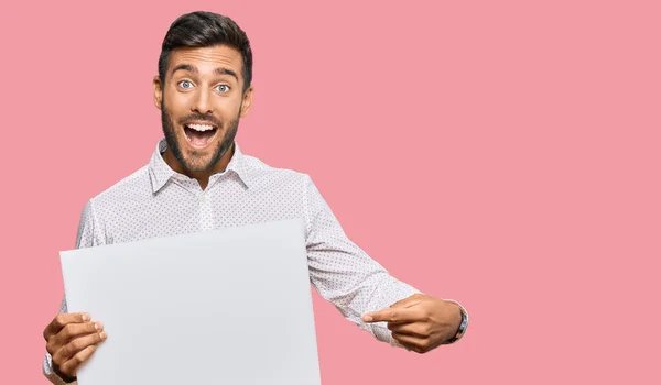 Handsome Hispanic Man Holding Blank Empty Banner Smiling Happy Pointing — Stock Photo, Image