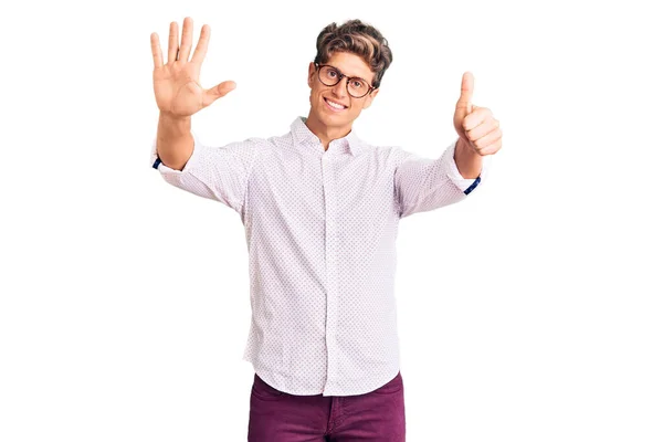 Joven Hombre Guapo Con Ropa Negocios Gafas Que Muestran Señalan —  Fotos de Stock