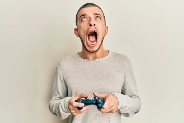 Hispanic Young Man Playing Video Game Holding Controller Angry Mad — Stock Photo, Image