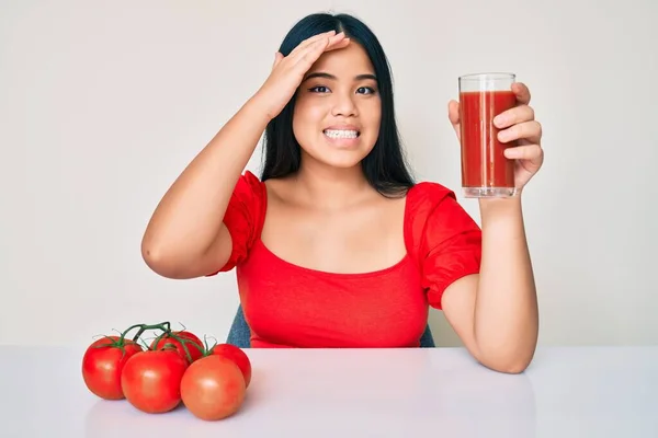 Young Beautiful Asian Girl Drinking Glass Healthy Tomato Juice Stressed — 图库照片