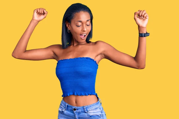 Young African American Woman Wearing Casual Summer Clothes Dancing Happy — Stock Photo, Image