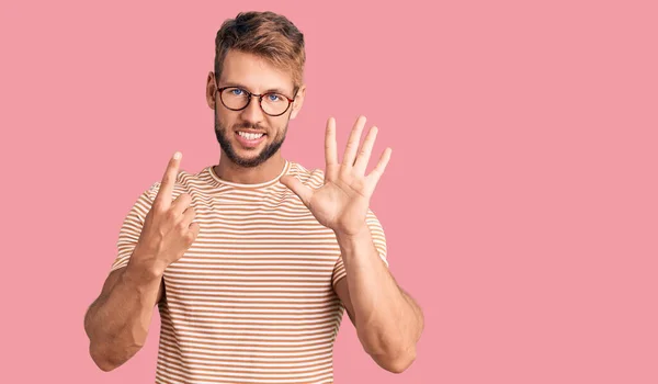 Young Caucasian Man Wearing Casual Clothes Glasses Showing Pointing Fingers — Stock Photo, Image