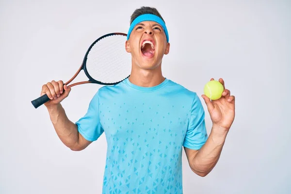 Ung Latinamerikansk Pojke Spelar Tennis Håller Racket Och Bollen Arg — Stockfoto