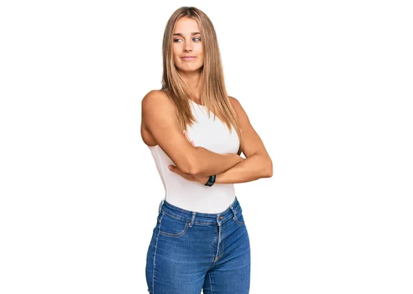 Young Blonde Woman Wearing Casual Style Sleeveless Shirt Looking Side — Stock Photo, Image