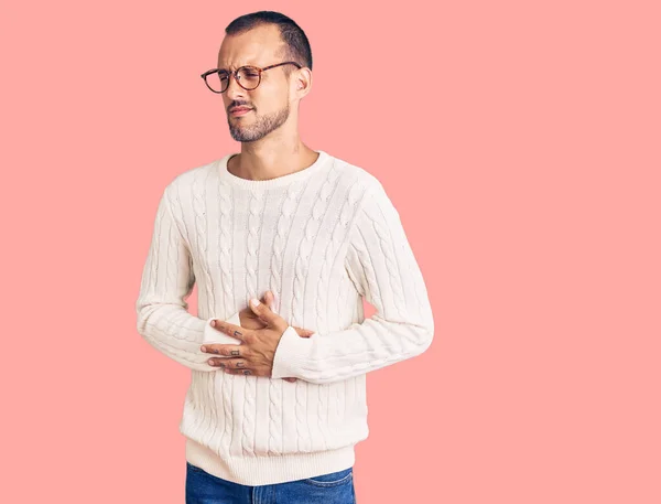 Homem Bonito Jovem Vestindo Roupas Casuais Óculos Com Mão Estômago — Fotografia de Stock