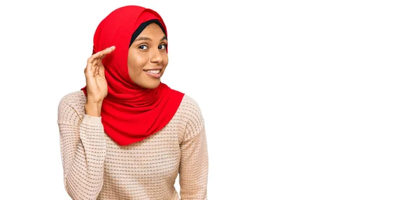 Junge Afrikanisch Amerikanische Frau Mit Traditionellem Islamischen Hijab Schal Die — Stockfoto