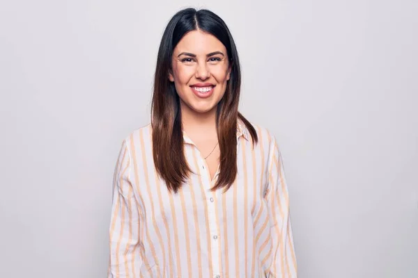 Jonge Mooie Brunette Vrouw Draagt Casual Gestreepte Shirt Staan Witte — Stockfoto