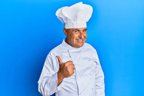 Hombre Maduro Oriente Medio Vistiendo Uniforme Cocinero Profesional Sombrero Haciendo —  Fotos de Stock