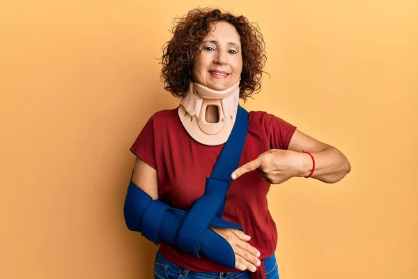 Beautiful Middle Age Mature Woman Wearing Cervical Collar Arm Sling — Stock Photo, Image