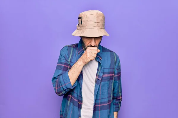 Hombre Guapo Mediana Edad Que Usa Camisa Casual Sombrero Sobre —  Fotos de Stock