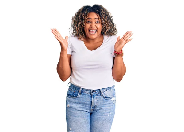 Jonge Afro Amerikaanse Size Vrouw Draagt Casual Kleding Vieren Gek — Stockfoto