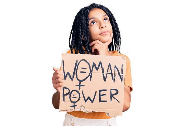 Menina Afro Americana Bonito Segurando Bandeira Poder Mulher Rosto Sério — Fotografia de Stock