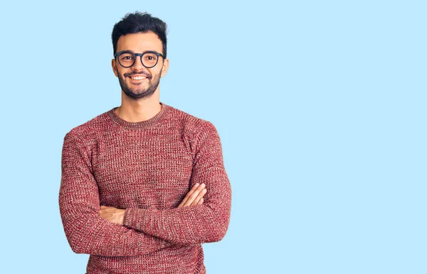 Homem Hispânico Bonito Jovem Vestindo Camisola Inverno Óculos Rosto Feliz — Fotografia de Stock