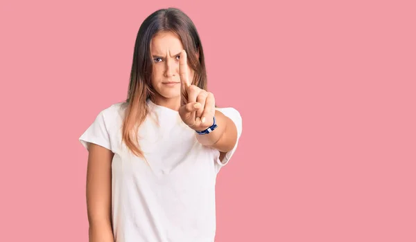 Schöne Kaukasische Frau Trägt Legeres Weißes Shirt Mit Erhobenem Finger — Stockfoto