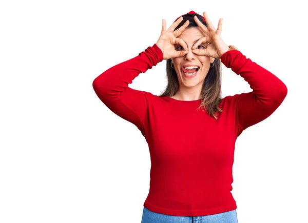 Jonge Mooie Vrouw Draagt Casual Kleding Doet Gebaar Als Verrekijker — Stockfoto