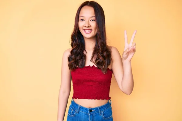 Joven Hermosa Chica China Con Ropa Verano Sonriendo Con Cara —  Fotos de Stock