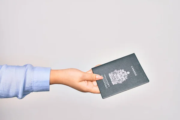 Mano Joven Caucásica Sosteniendo Documento Pasaporte Canadiense Sobre Fondo Blanco —  Fotos de Stock