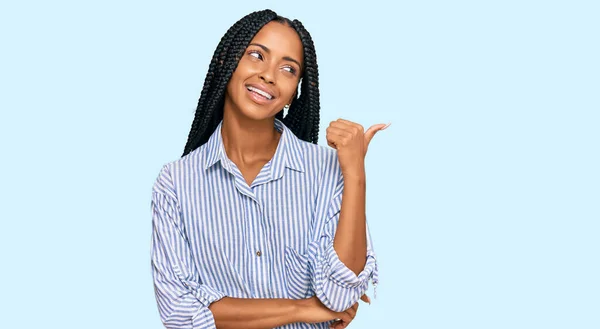 Mulher Hispânica Bonita Vestindo Roupas Casuais Sorrindo Com Rosto Feliz — Fotografia de Stock