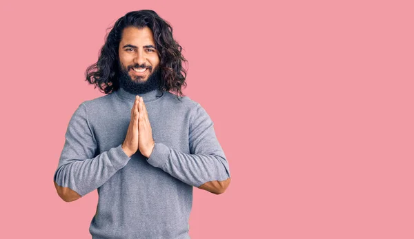 Young Arab Man Wearing Casual Clothes Praying Hands Together Asking — Stock Photo, Image