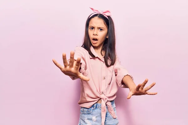 Mooi Kind Meisje Dragen Casual Kleding Doen Stop Gebaar Met — Stockfoto