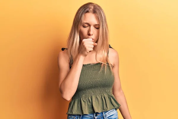 Young Blonde Woman Wearing Casual Clothes Feeling Unwell Coughing Symptom — Stock Photo, Image