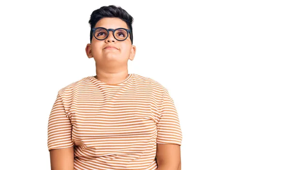 Kleine Jongen Kind Dragen Casual Kleding Bril Glimlachen Kijken Naar — Stockfoto