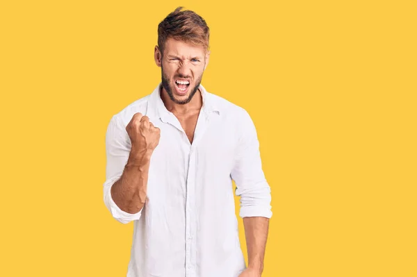 Young Caucasian Man Wearing Casual Clothes Angry Mad Raising Fist — Stock Photo, Image